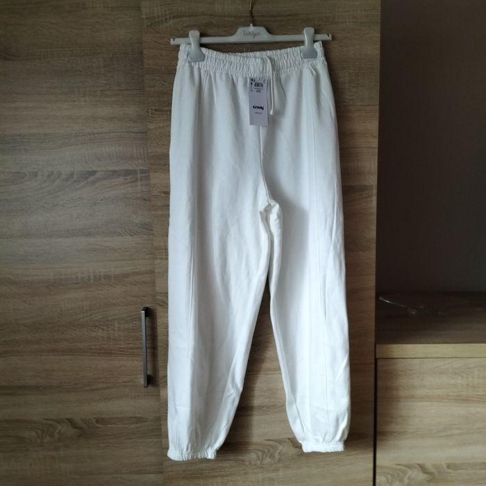 Nowe dziewczęce spodnie dresowe roz 158  Sinsay