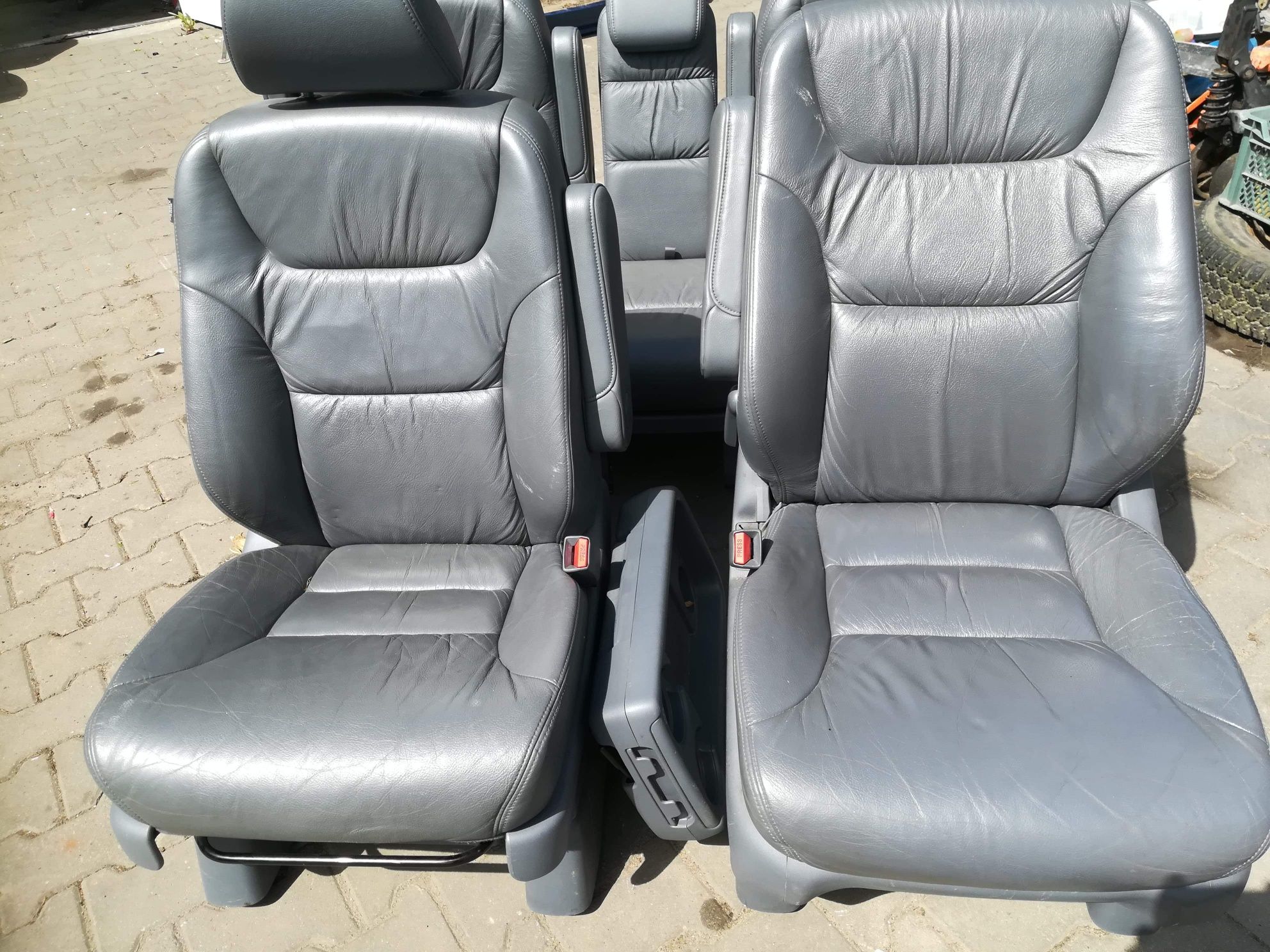 Honda Odyssey 05-10 komplet foteli skóra skóry 7 siedzenie