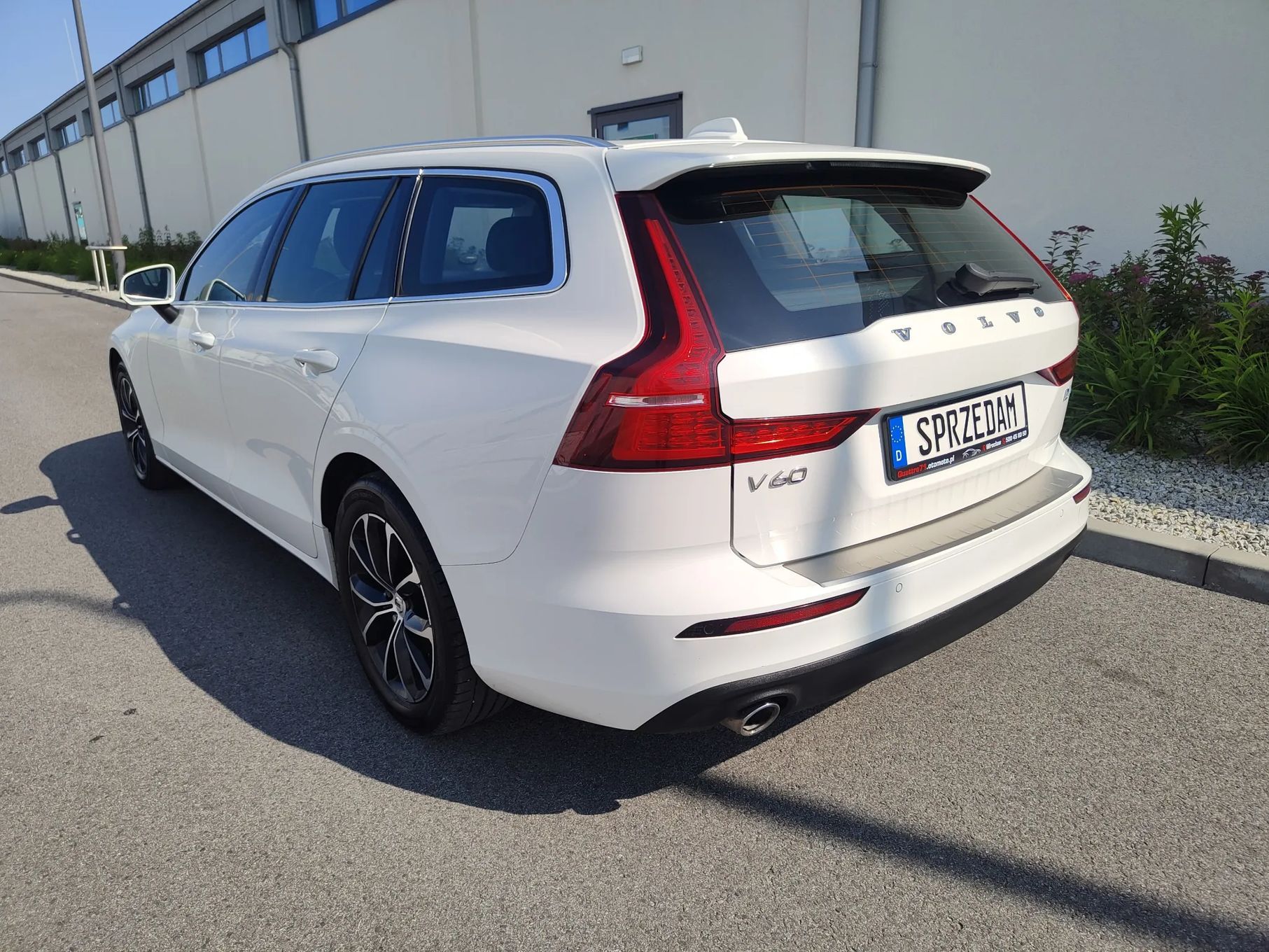 Volvo V60 Momentum*D4*190KM*LED*CarPlay*PółSkóry*WEBASTO*2xAlu17*El.Klapa*El.Hak