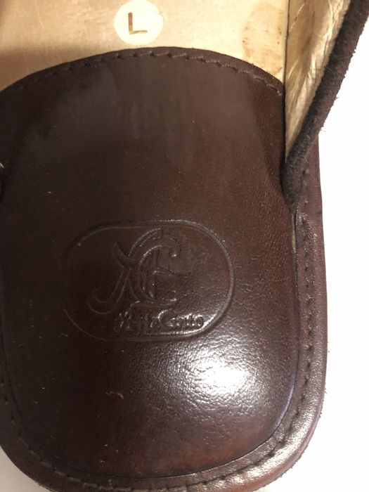 Chinelos de homem em péle