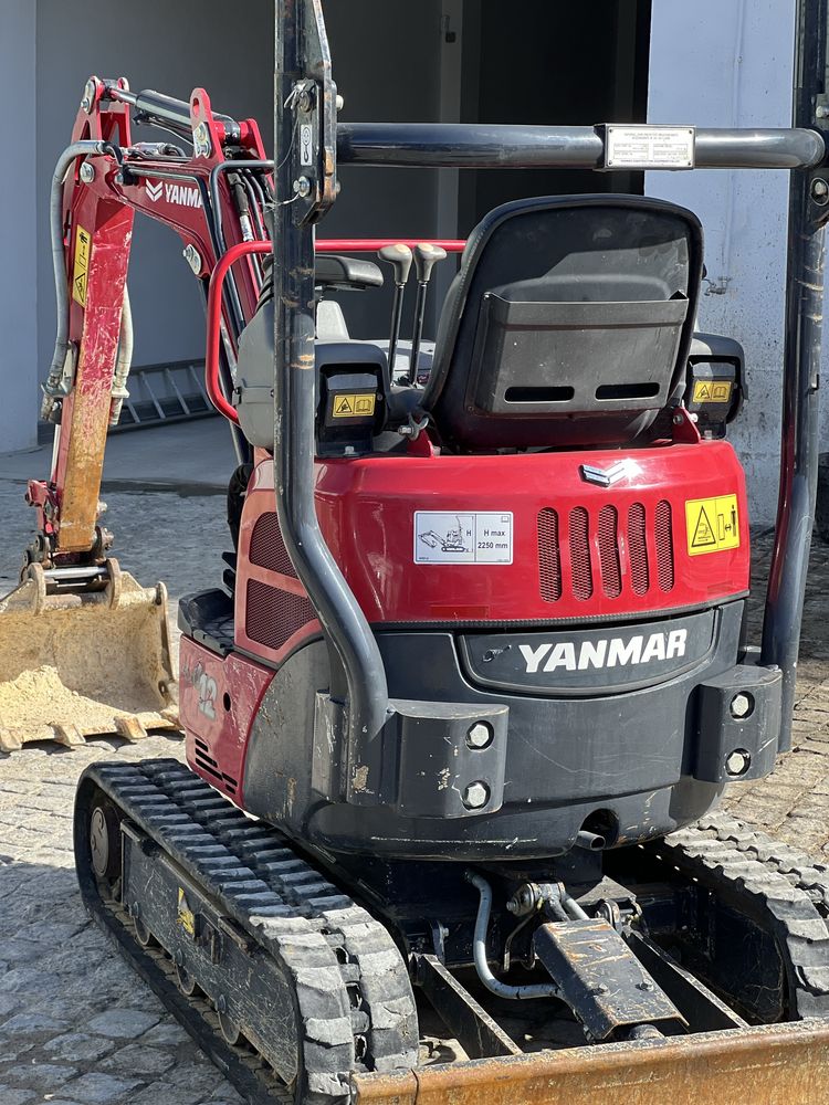 Mini escavadora Yanmar vio12 como nova