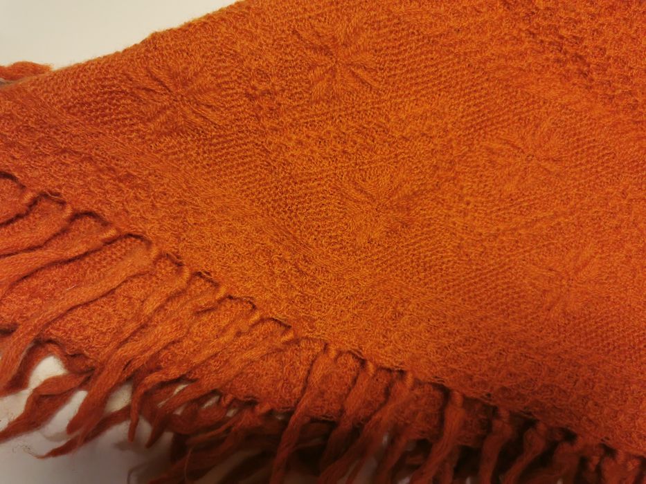 Wełniana, ruda chusta, szal z frędzlami