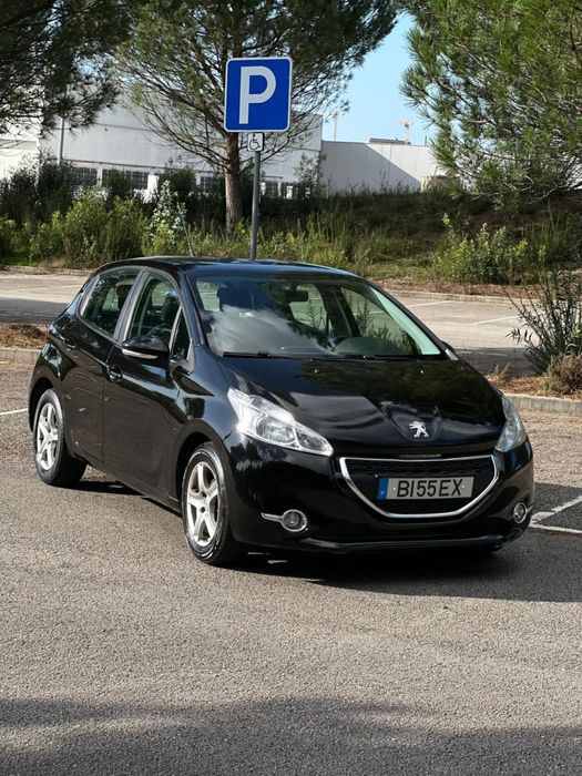 Peugeot 208 ano 2012