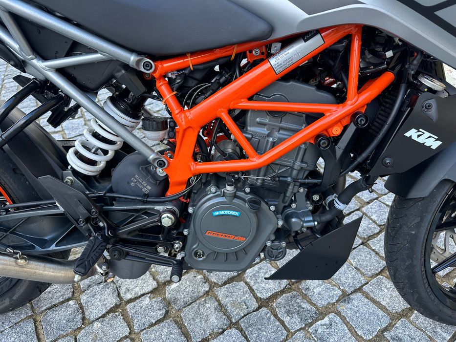 KTM Duke 125 - Ano 2023