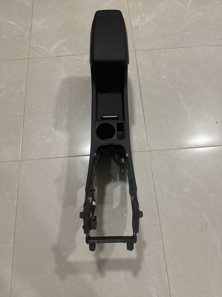 Apoio braço opel Astra 2011