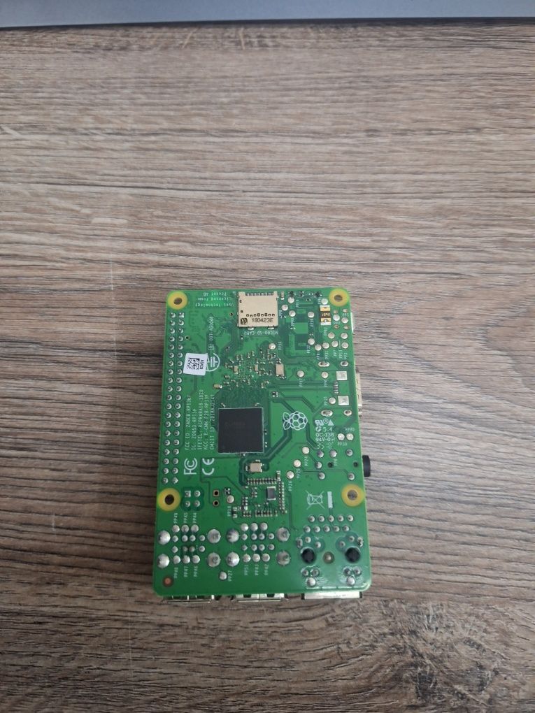 Мікрокомп'ютер Raspberry pi 3 b+