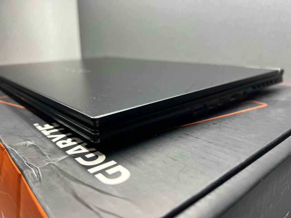 3 Ноутбук Gigabyte Aero 17 KC i7-10870H/16/1Tb/RTX3060/17,3/300Hz