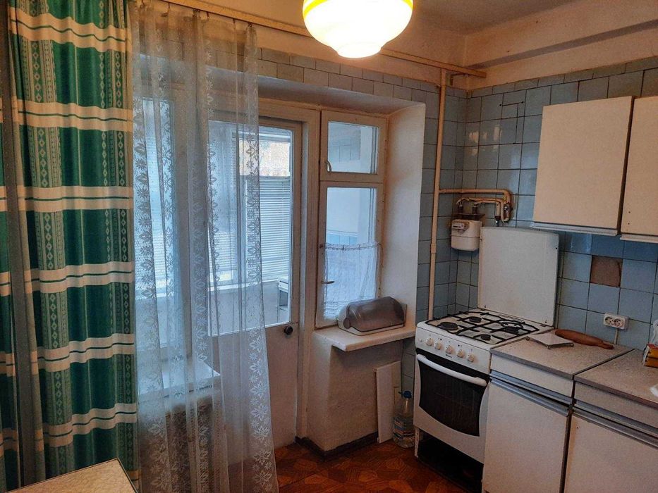 Продам 2 кімнатну квартиру, Вишгород, Симоненка 8, кімнати окремі