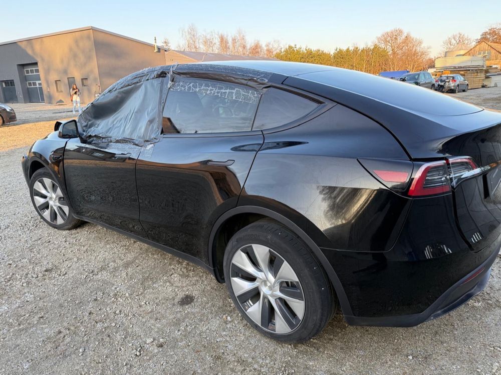 Tesla Y  2022 rok