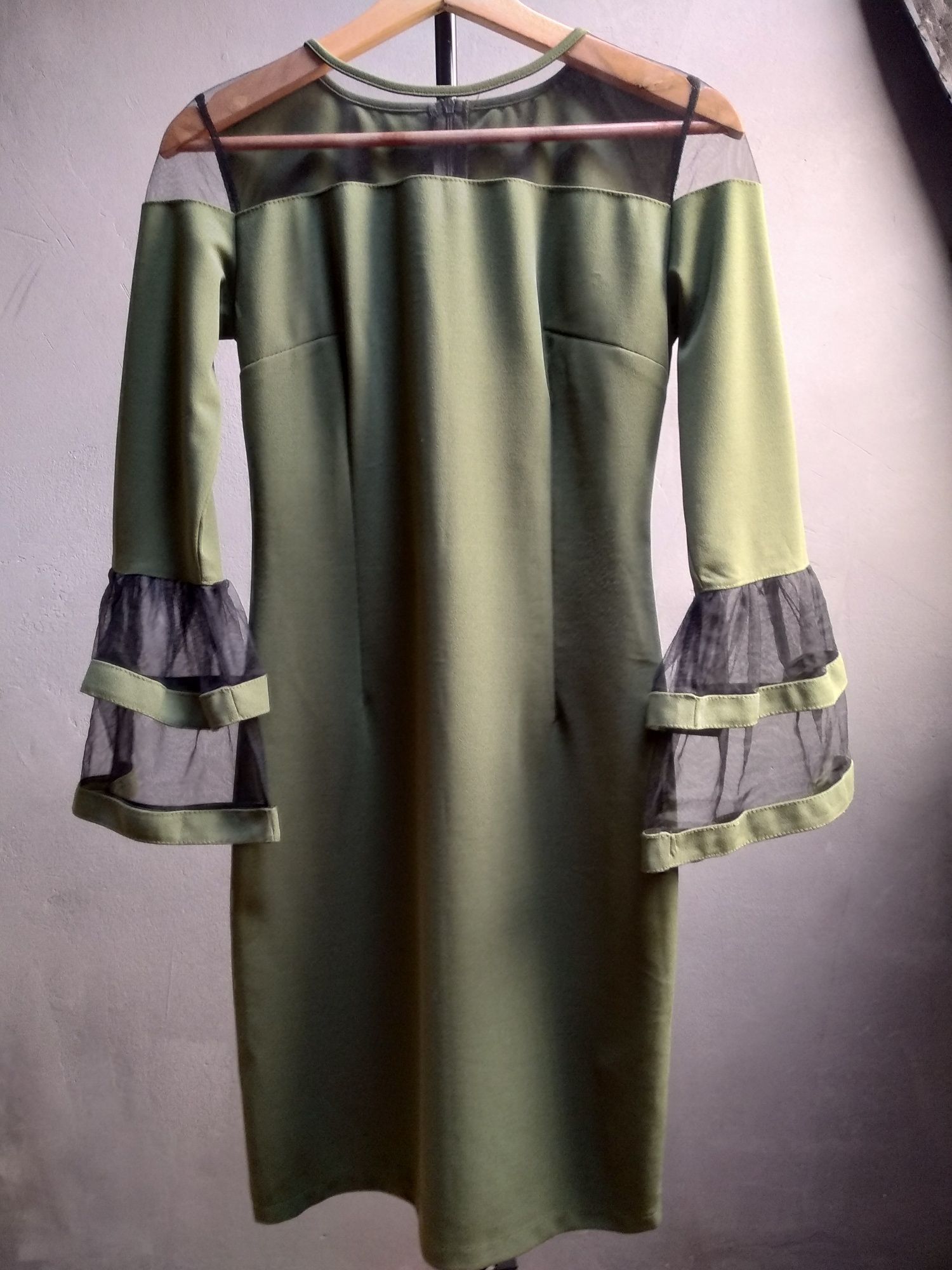 Сукня оливкового кольору