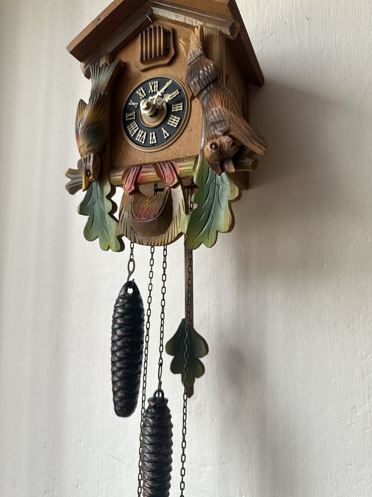Stary zegar z kukułką - kukułka miniatura.