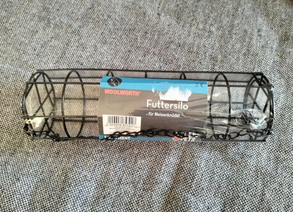 Karmnik dla ptaków wiewiórek gryzoni koszyk metalowy na orzechy