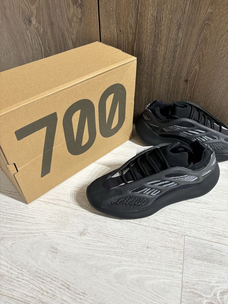 Yeezy 700 V3 Alvah 44,5