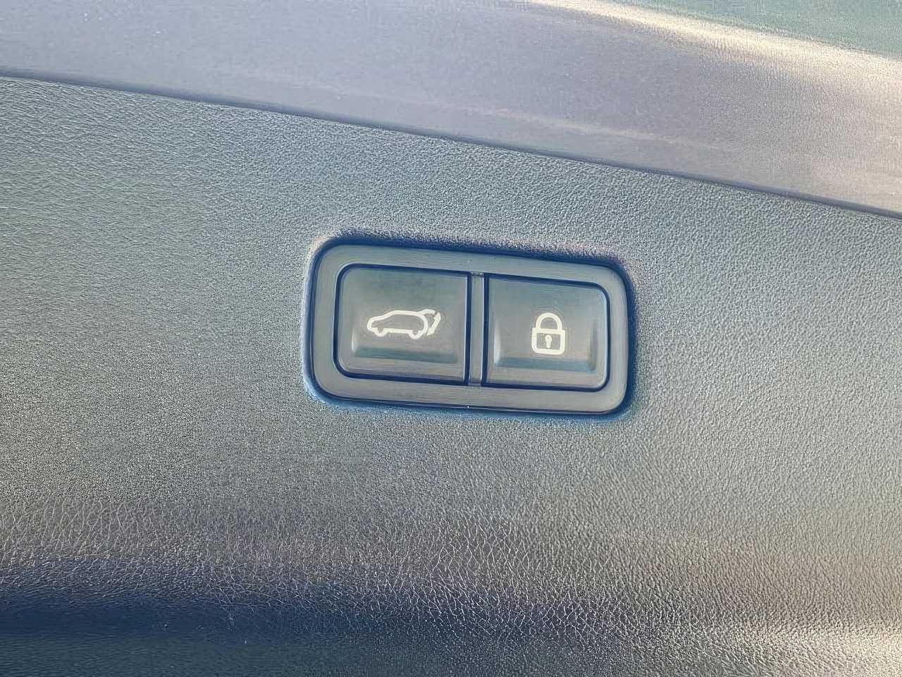 2022 Genesis GV70 2.5T Standard