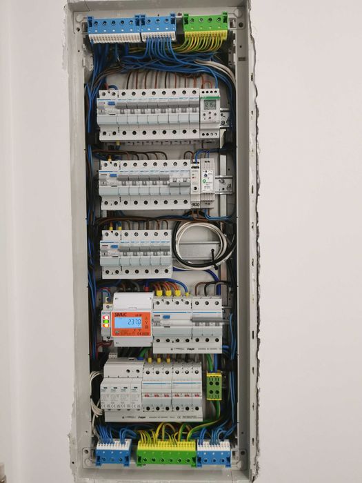 usługi elektryczne, elektryk, instalacje elektryczne, pomiary