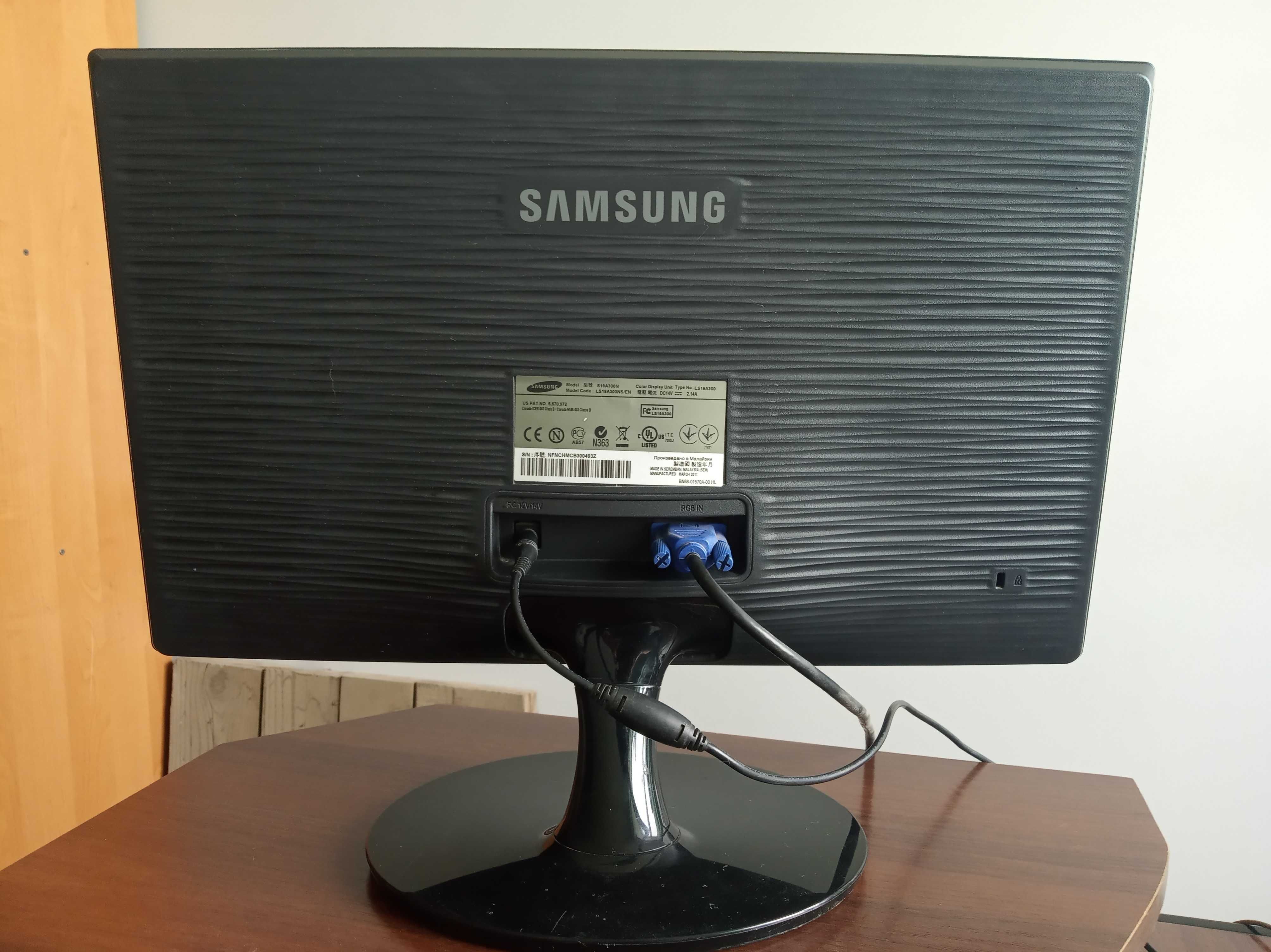 Недорого! Рабочий монитор 19дюймов Samsung S19A300N