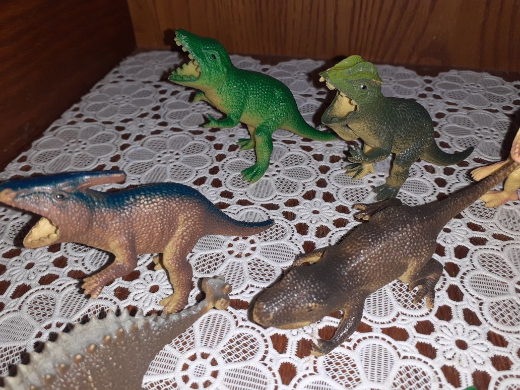 Фигурки динозавриков
