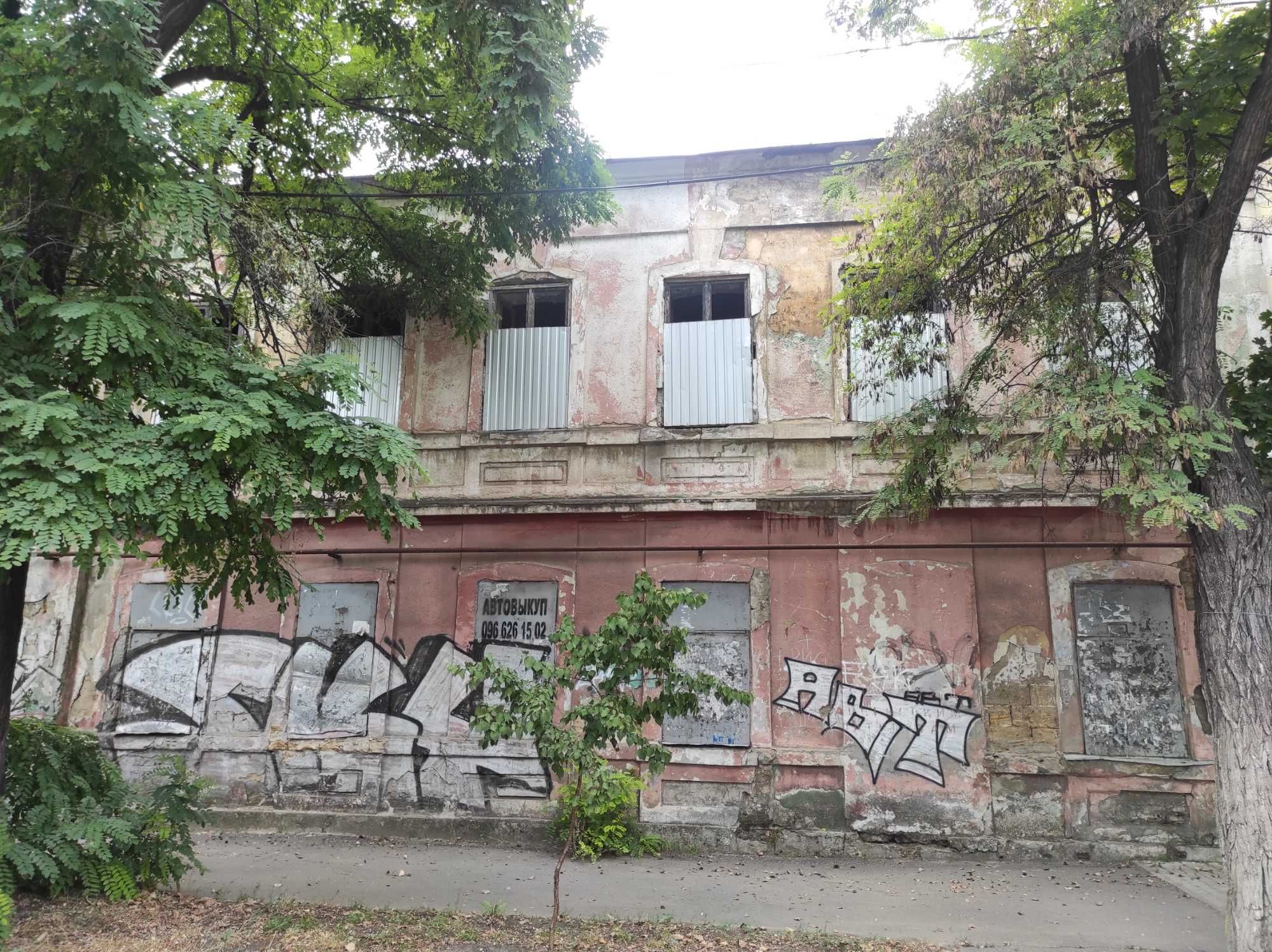 Продам фасадное здание, 620 м2, на Прохоровской. Под реконструкцию.
