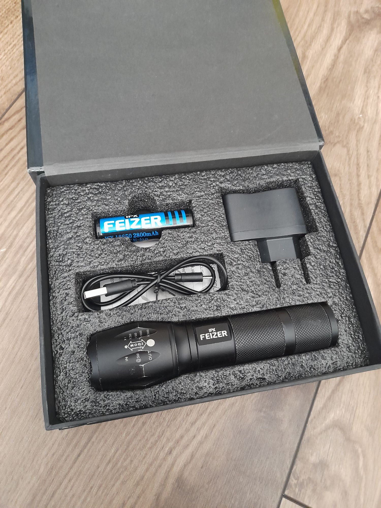 Latarka Taktyczna Firmy IPX FEIZER