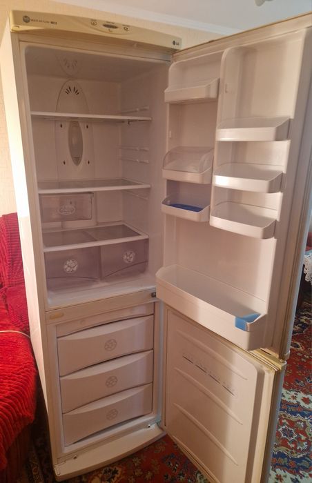 Холодильник LG (no frost)