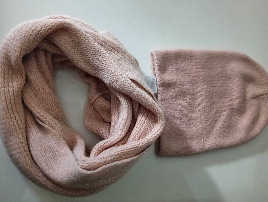 KompletCzapka i komin, pudrowy róż, oraz komin biały, Cena 15