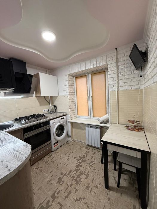 Оренда 3 кімнатної квартири на площі Артема .Перша здача