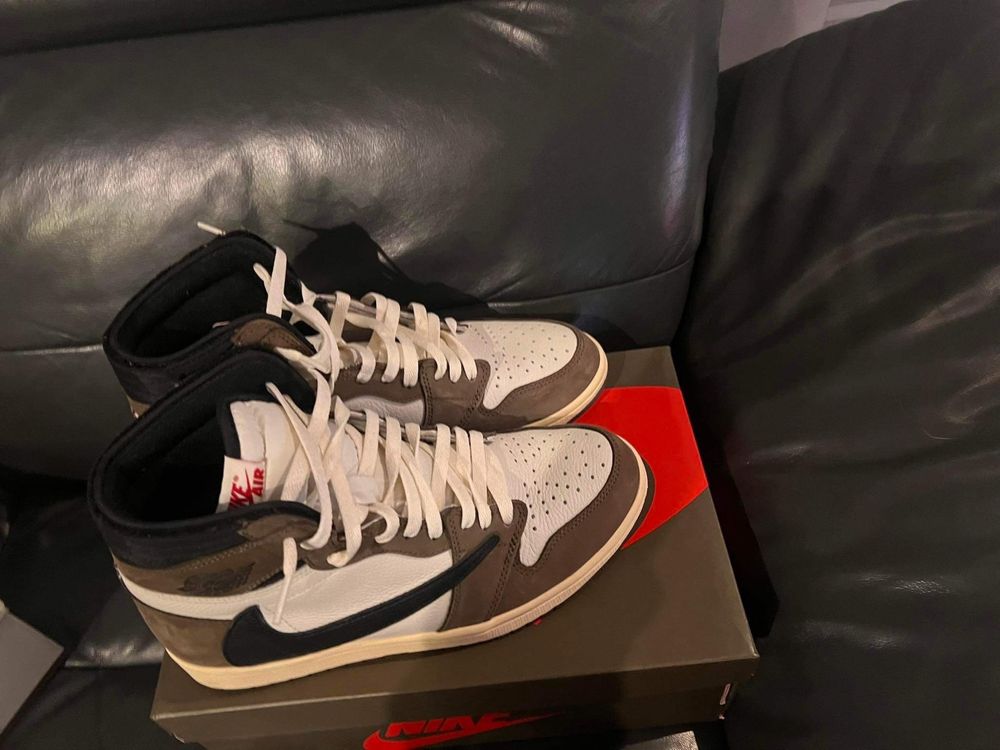 Air jordan 1 high og travis scott