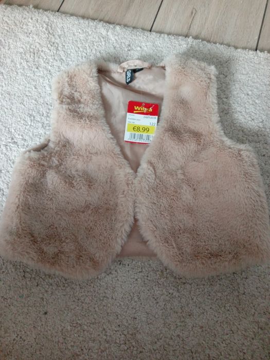 Продам хутряну жилетку 122 ріст НОВА з біркою