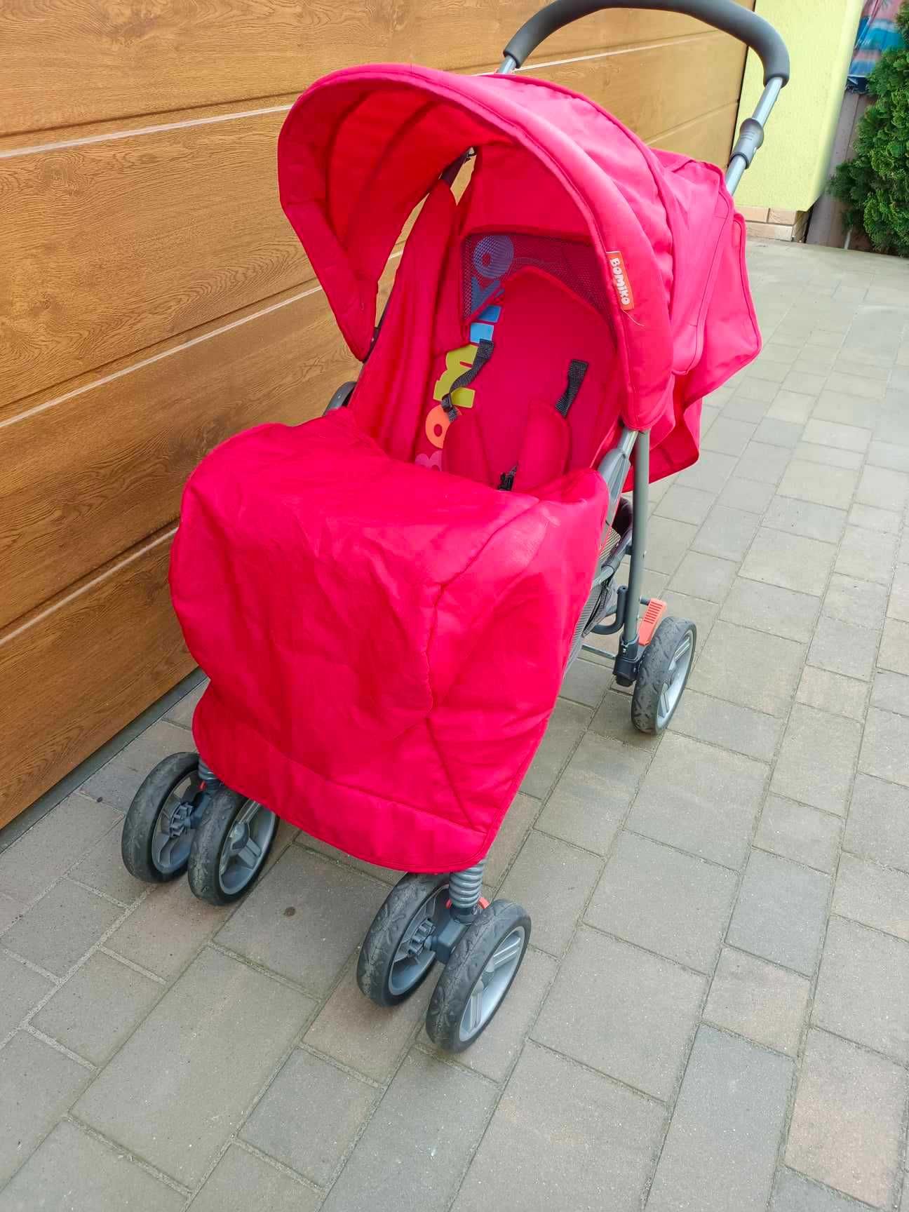 czerwony wózek dla dziecka