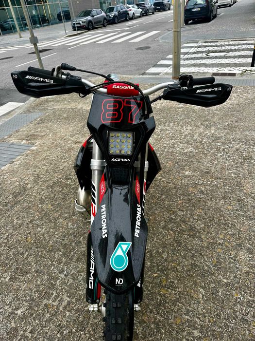 GasGas EC 300 TPI 2021 — Apenas 1633 km / 62h — Extras Originais