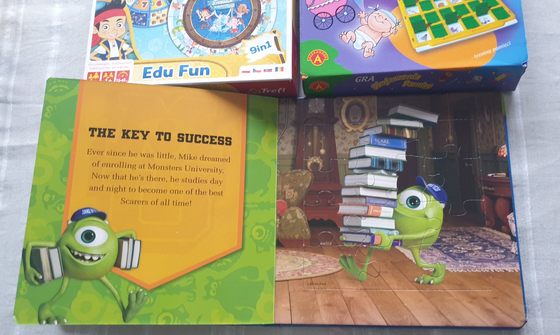 gry i puzzle, zestaw edukacyjny, postacie z bajek Disneya
