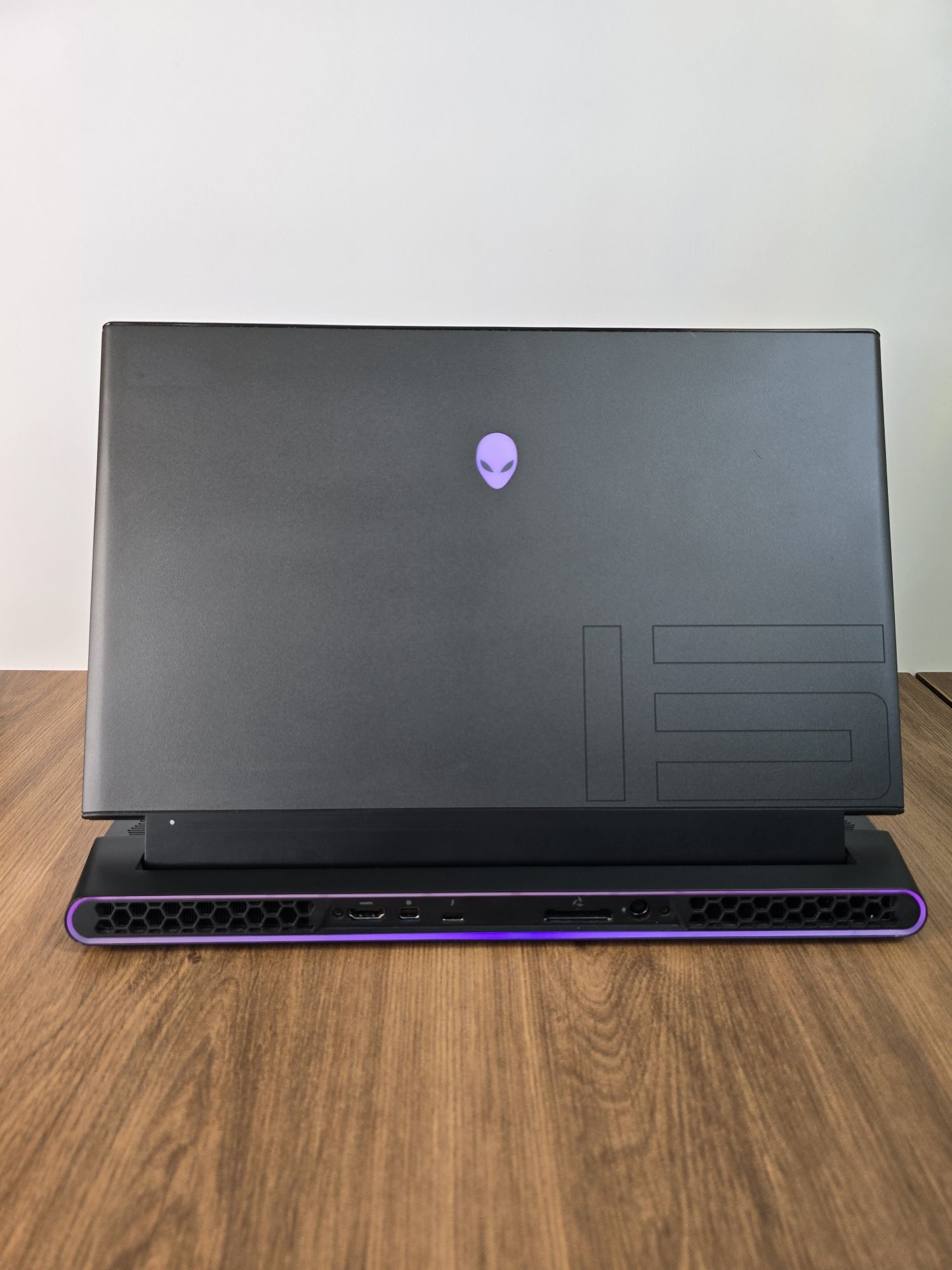 Ігровий ноутбук Alienware M15 R2 I7-9th/RTX 2070 8GB/16gb/1TB
