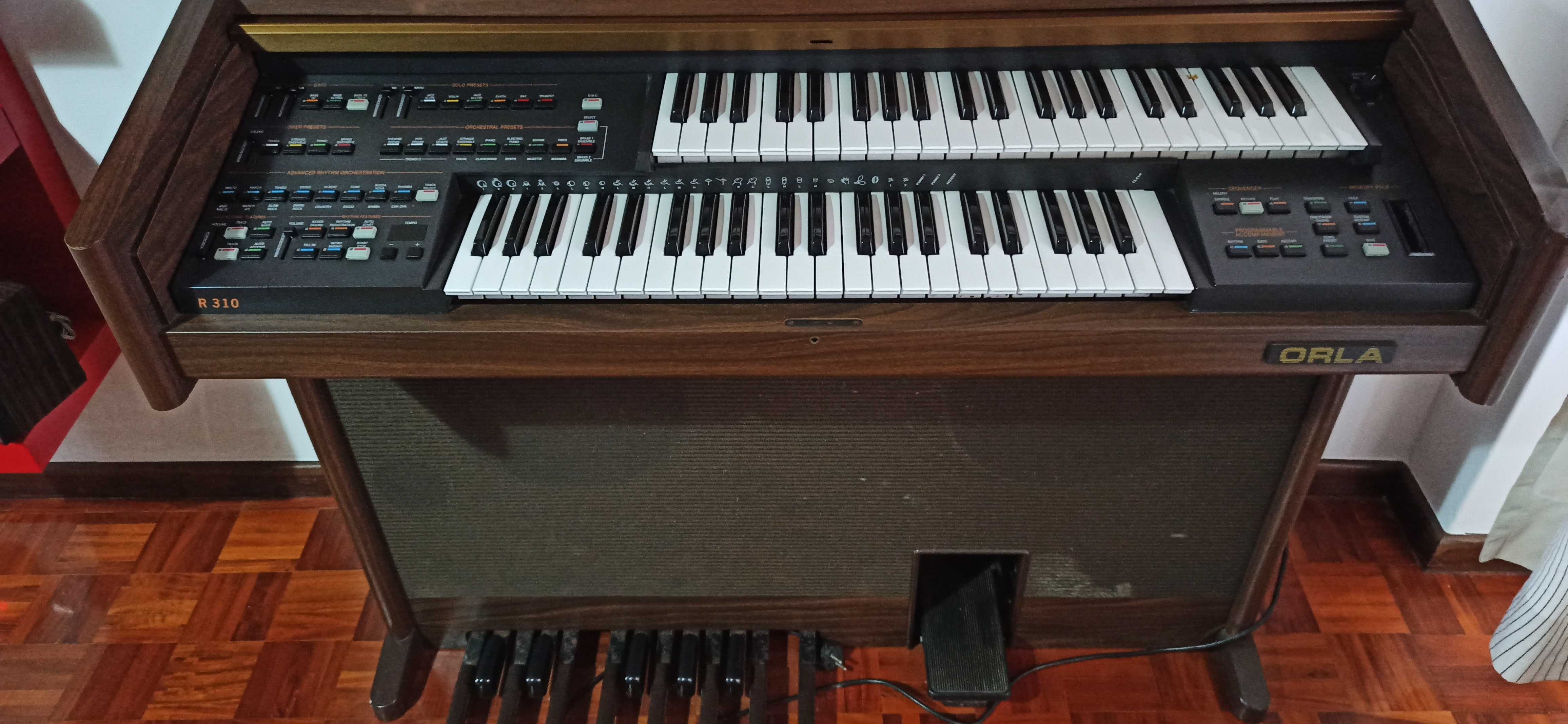 Orgão ORLA R310 (2 teclados)