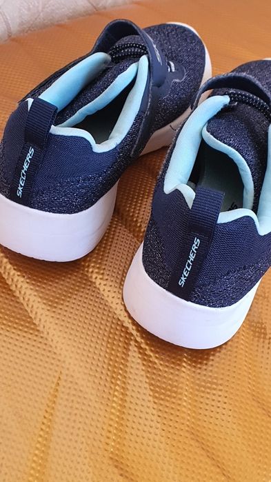 м'які кеди Skechers для дівчинки, розмір 32