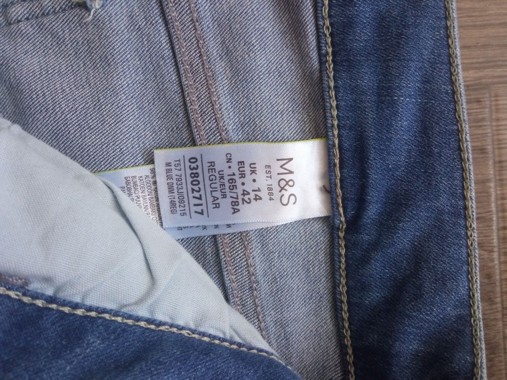 Продам женские джинсы