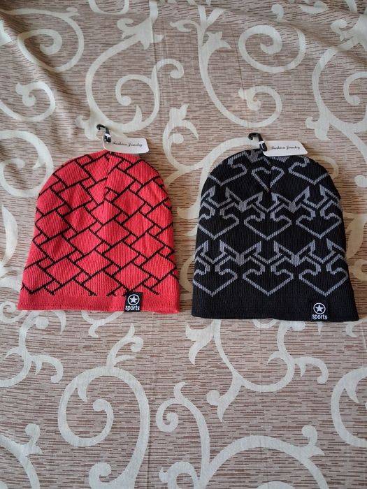 Продаються 2 шапки