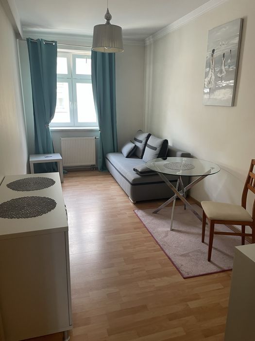 Wynajmę mieszkanie 60m kw 3 pokoje ul Staromiejska samo centrum Plocka