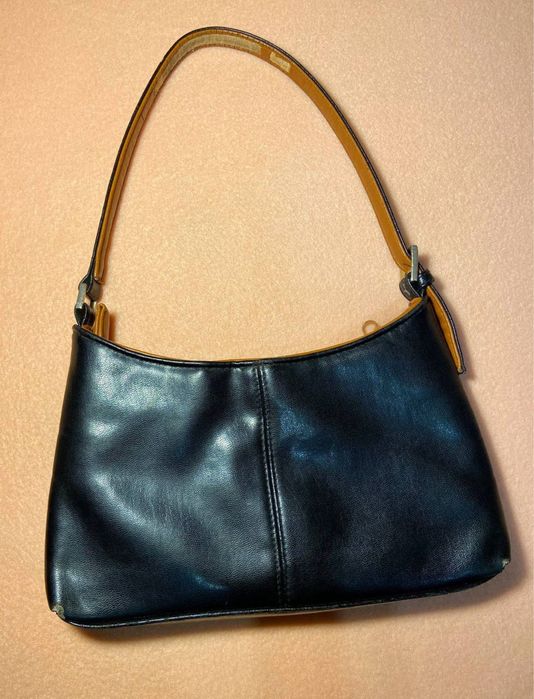 Чорна сумка багет з еко-шкіри