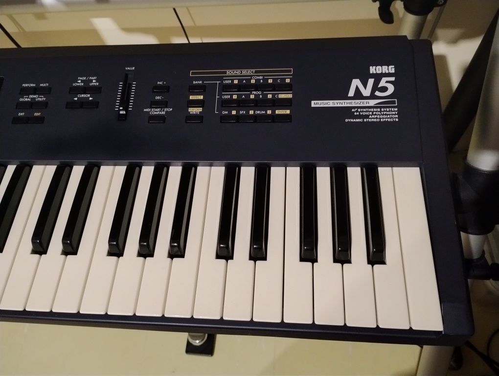 Syntezator Korg N5
