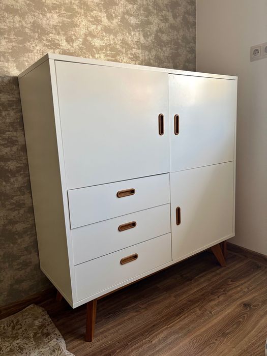 Komoda tenzo  biała wysoka szuflady półki