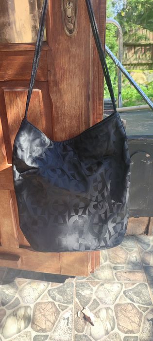 Czarna torebka Aigner