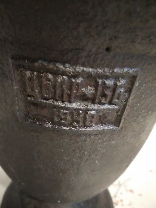 Стара радянська чавунна (чугун) ступа. Друга половина 40-х рр.