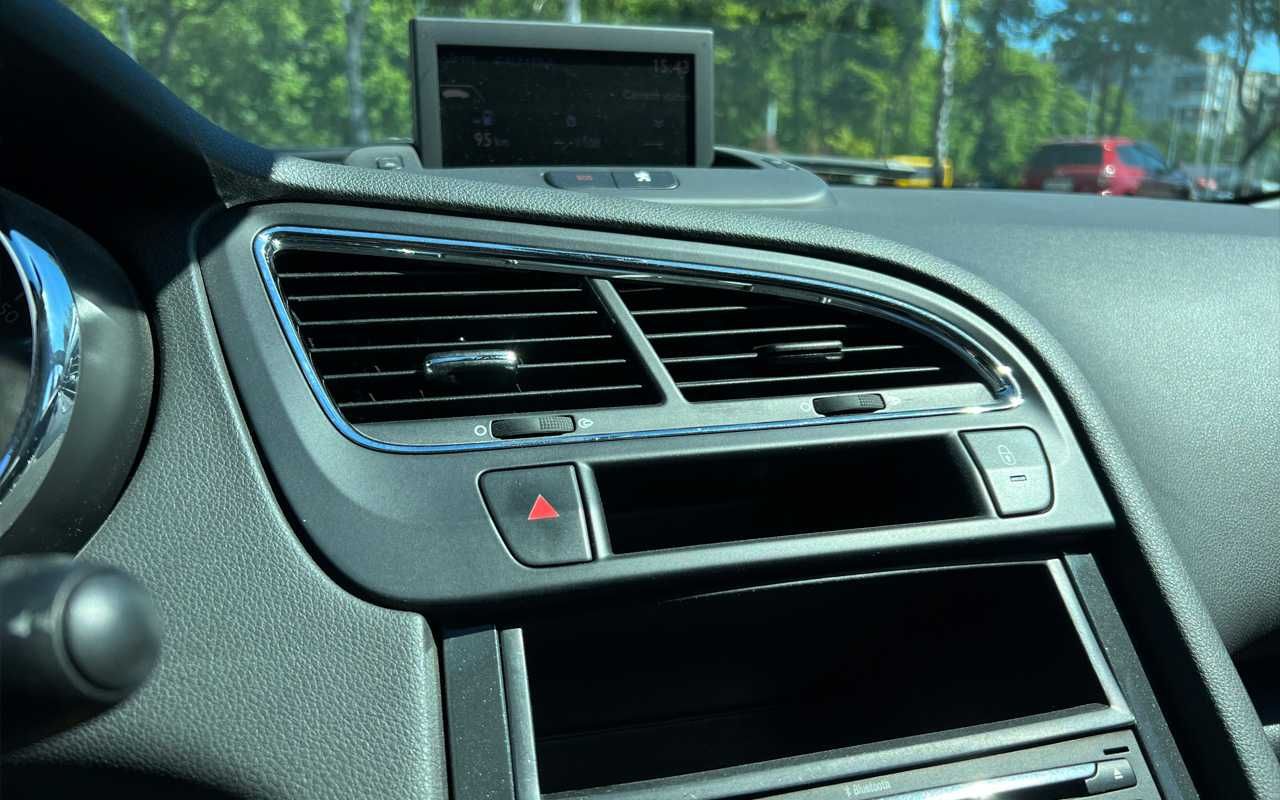 Peugeot 5008 2012
