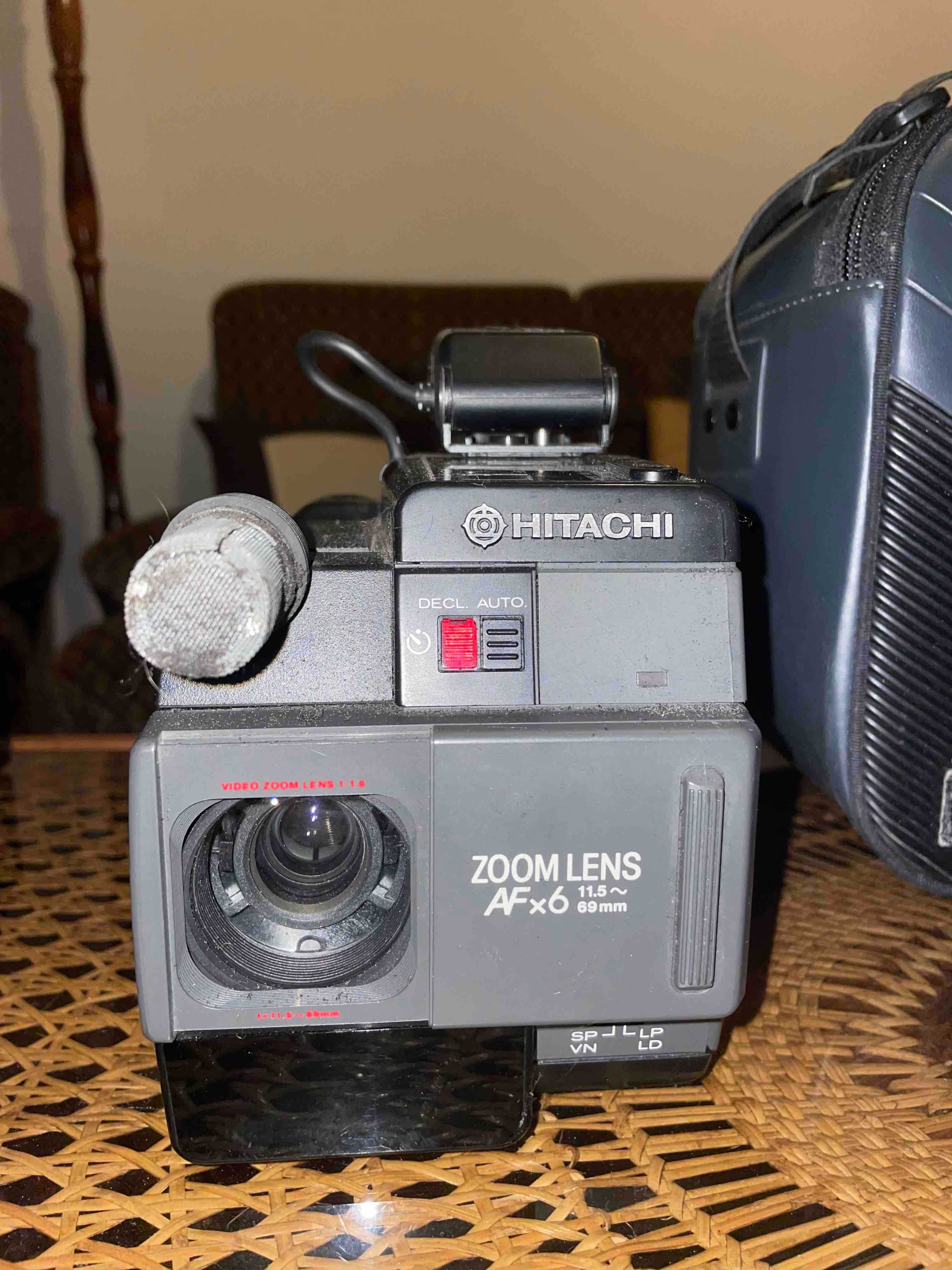 Câmara de vídeo Camcorder Hitachi VHS-C VM-C30S