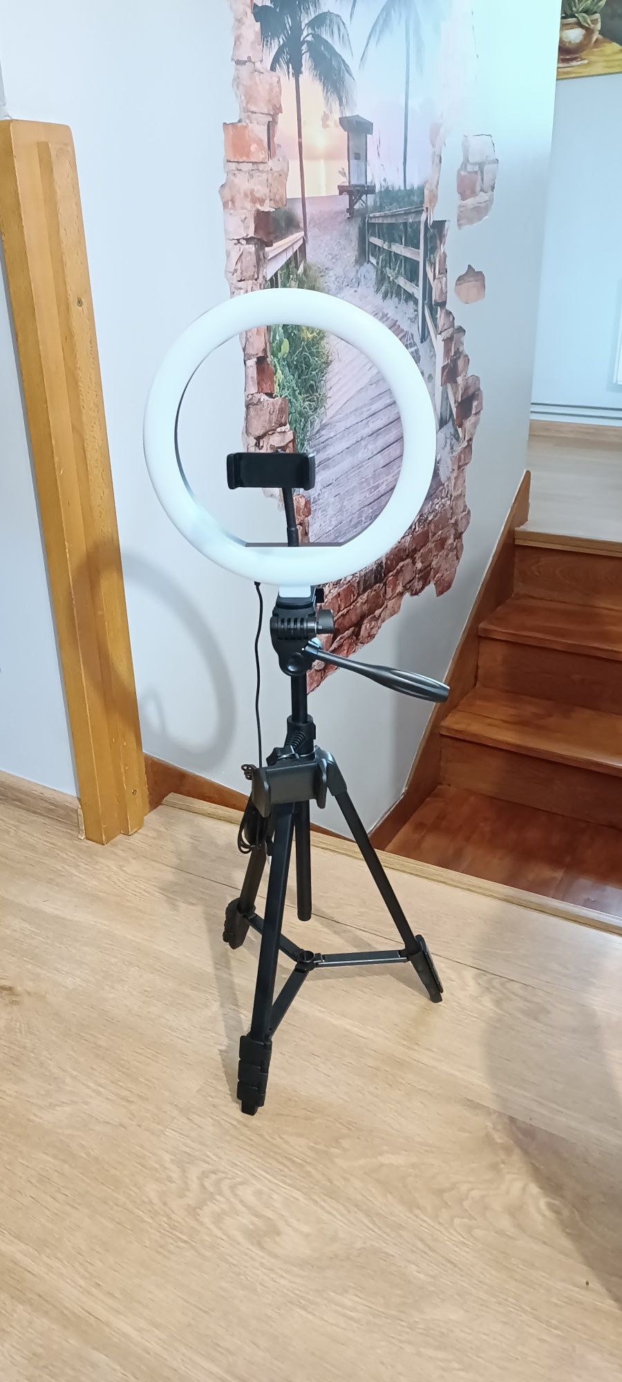 lampa pierścieniowa LED ze stojakiem i uchwytami doMakijażu transmisji