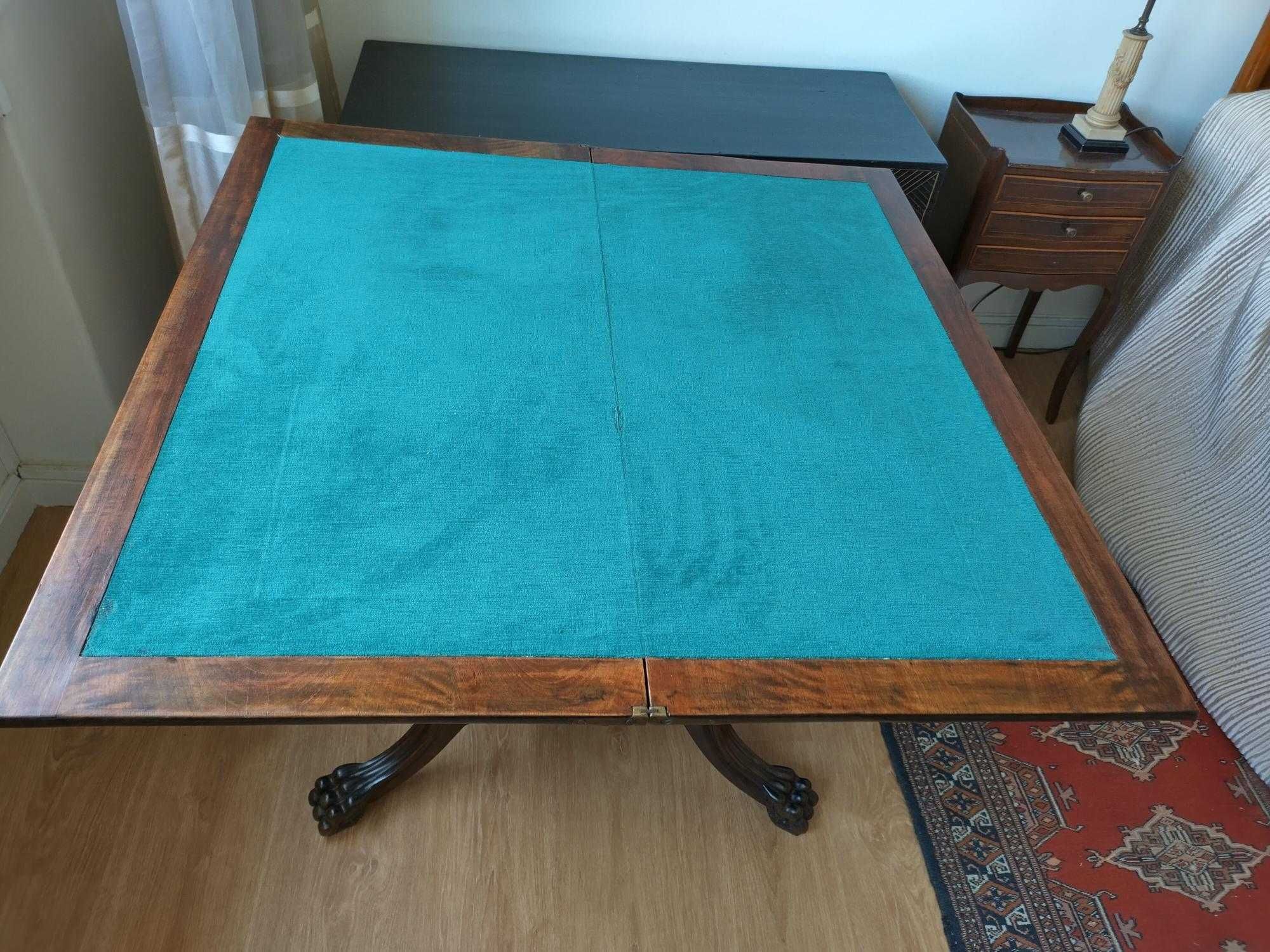 Mesa de Jogos em Bom Estado