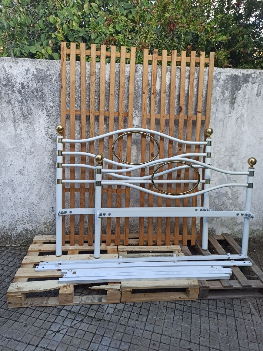 Cama de casal em ferro