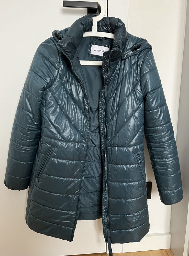Calvin Klein damska kurtka puchowa K20K204868 niebieska Regular Fit S
