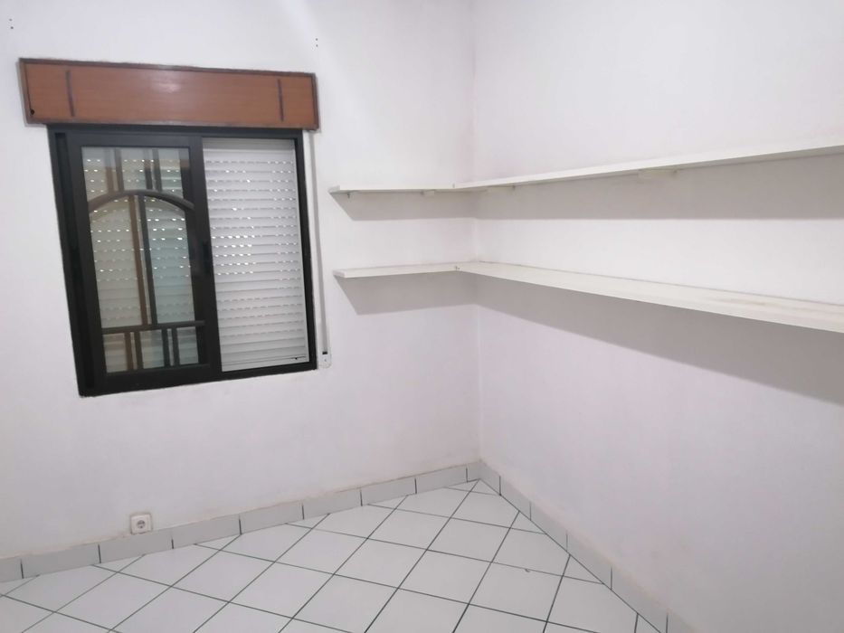 Arrenda-se Casa R/Chão T2