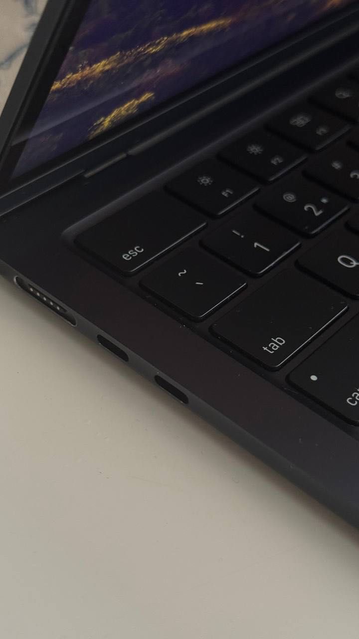 Macbook  Air m2 2022 8/256gb